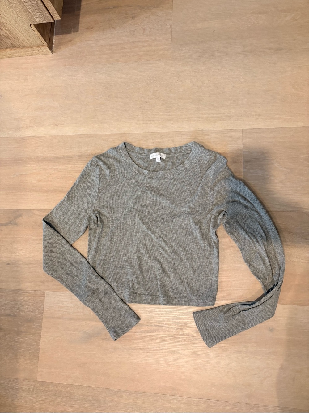 Beyond Yoga Heather Gray Cropped Crewneck Long Sleeve